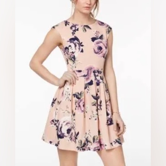 Juniors’ Pink Floral Cap Sleeves Dress in XS, from Emerald Sundae - Picture 1 of 12